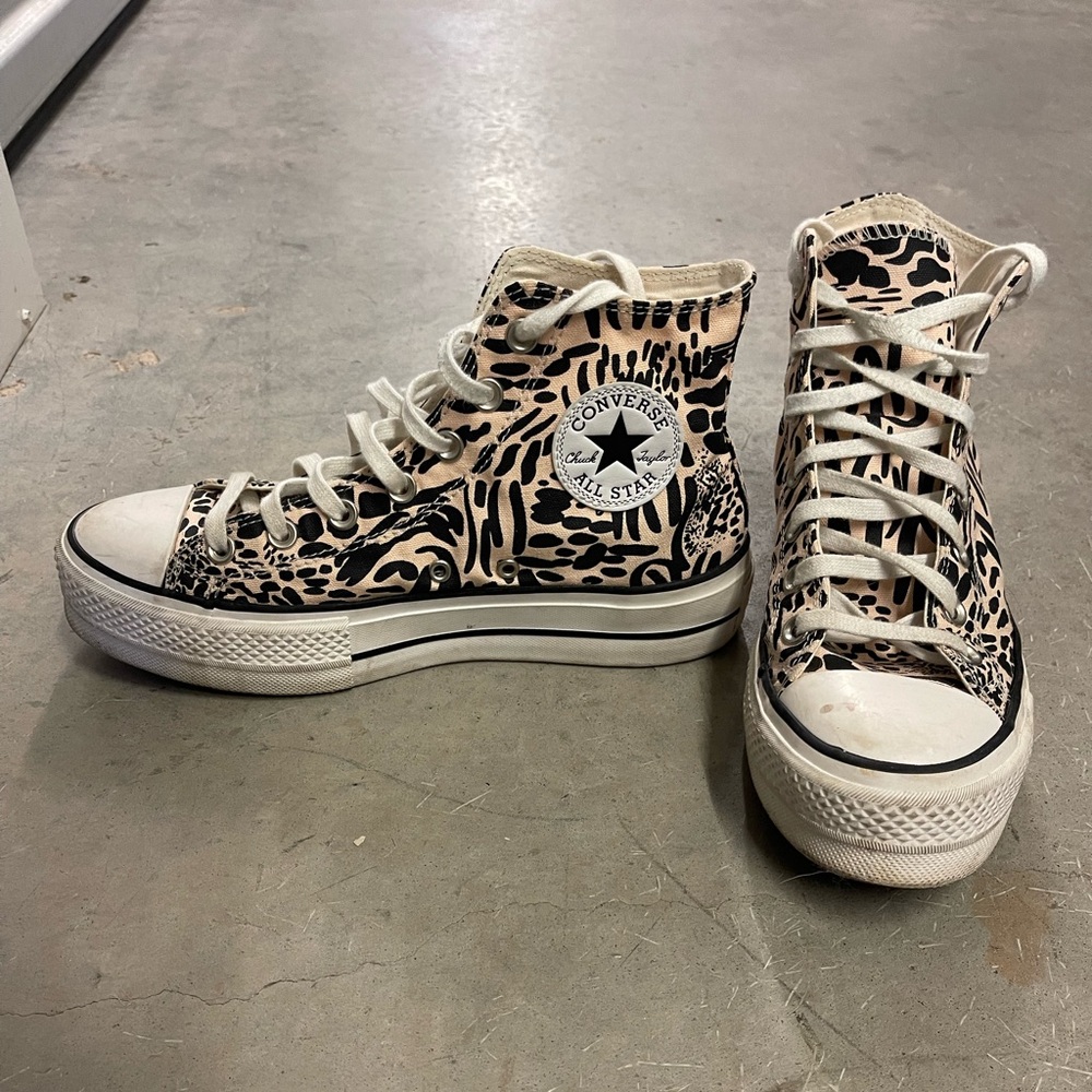 CONVERSE High top platform animal print light pink and black size 8